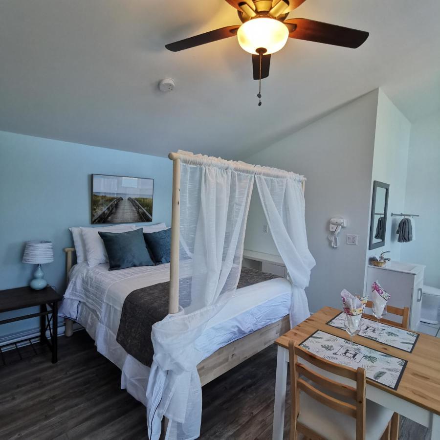 Knotty Pine Ocean Front Suite - Adults Only Ингониш Екстериор снимка