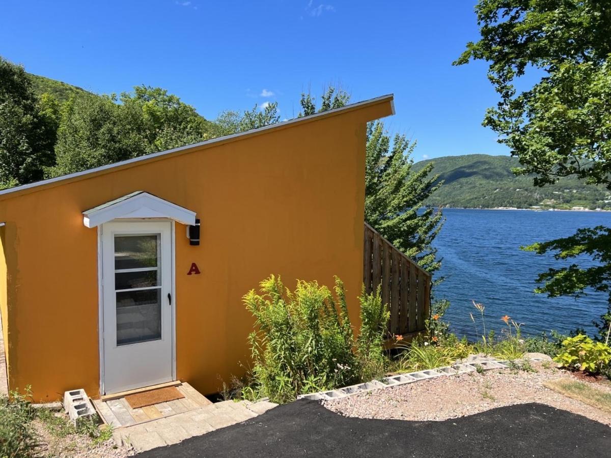 Knotty Pine Ocean Front Suite - Adults Only Ингониш Екстериор снимка